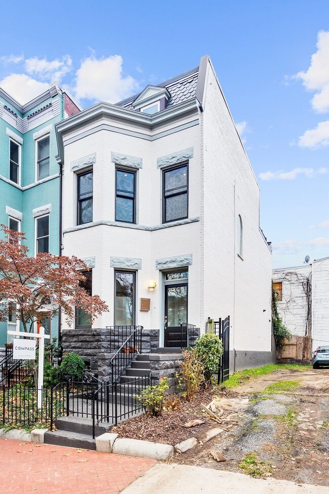 Foto del edificio - 1964 2nd St NW