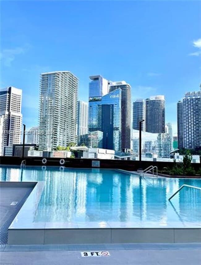 Foto del edificio - 350 S Miami Ave