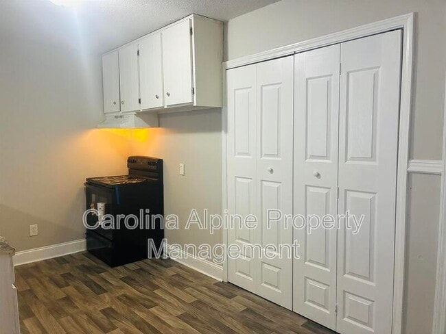 Building Photo - 807 Shaver St