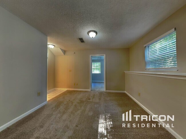 Foto del edificio - 2615 Sandstone Dr