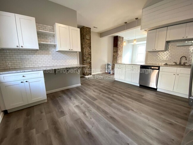 Building Photo - 2140 Lowrie St