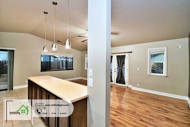 Building Photo - 1947 Mary Lake Dr