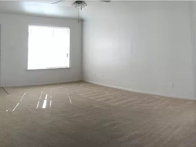 Dormitorio - 400 W Dale Ave