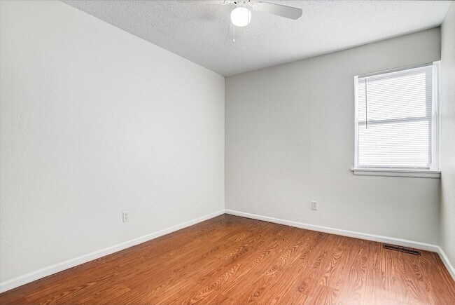 Foto del edificio - Spacious 3 bedroom Townhome