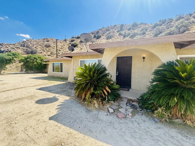 Building Photo - House on 5 acres in the serene mountains o...