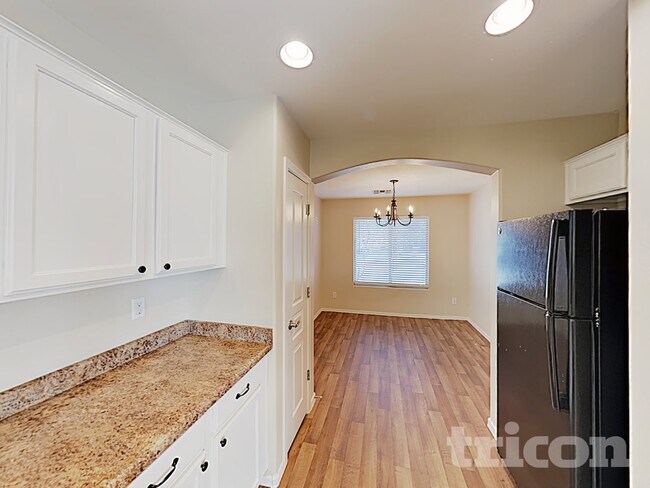 Building Photo - 30568 N Zircon Dr