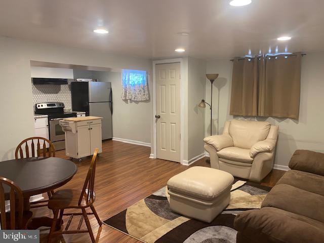 Foto del edificio - 2421 Ramblewood Dr