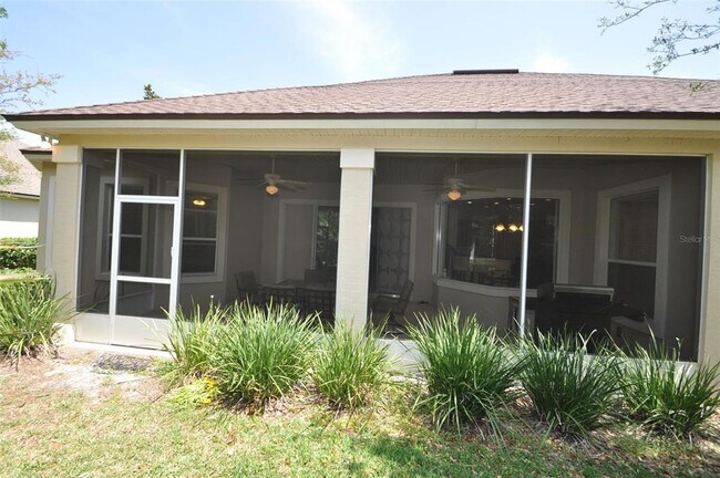 Building Photo - 17 N Village Dr