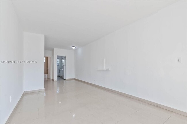 Foto del edificio - 1685 Jefferson Ave