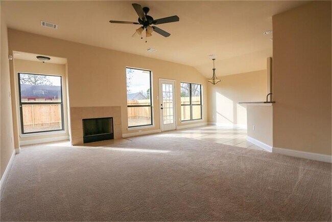 Building Photo - 3106 Elysian St
