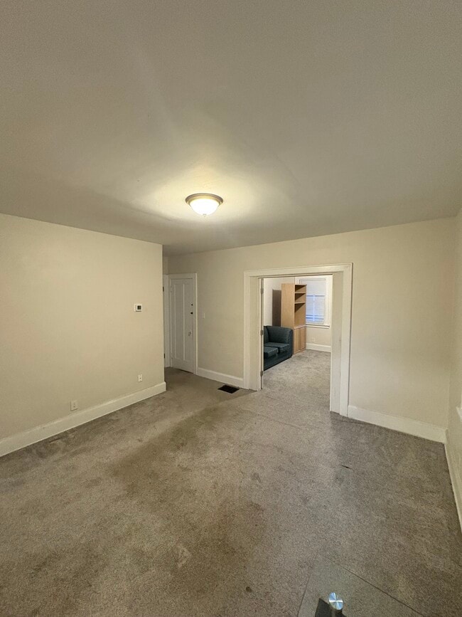Building Photo - 617 Orient Ave