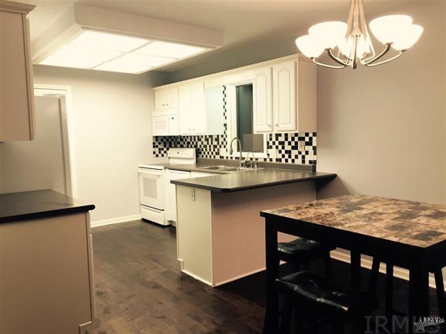 Building Photo - 9119 Whispering Woods Dr