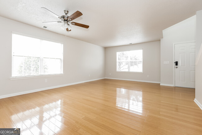 Foto del edificio - 3005 Pebble Creek Ln