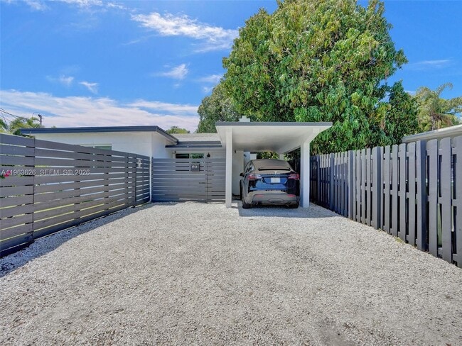 Building Photo - 1713 NE 15th Ave