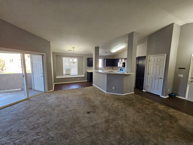 Building Photo - Cozy 3 Bed 2 Bath Condo!!!