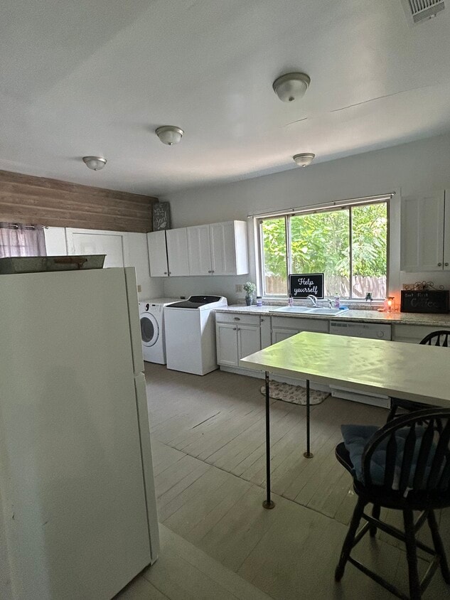 Building Photo - 507 W Smith St