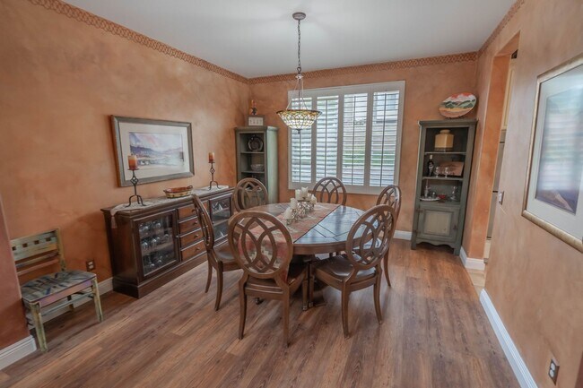 Building Photo - 4 Bedroom Home with Pool for Rent in Valen...