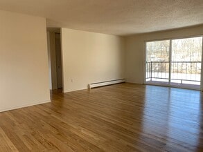 Building Photo - 1 Lakeshore Dr