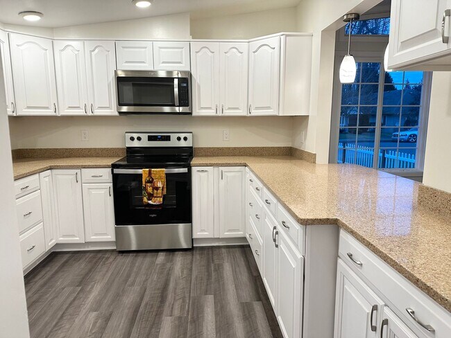 Foto del edificio - Remodeled 3 Bedroom Woodburn Home!
