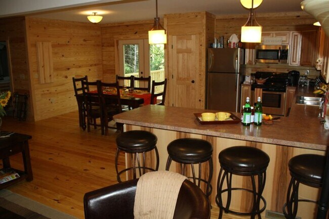 Foto del edificio - 6 BR 3 BA Log Cabin Close to W&L