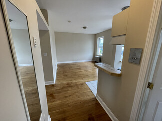 Building Photo - 67 Park Dr