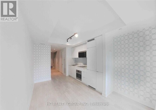 Building Photo - 7 Grenville St