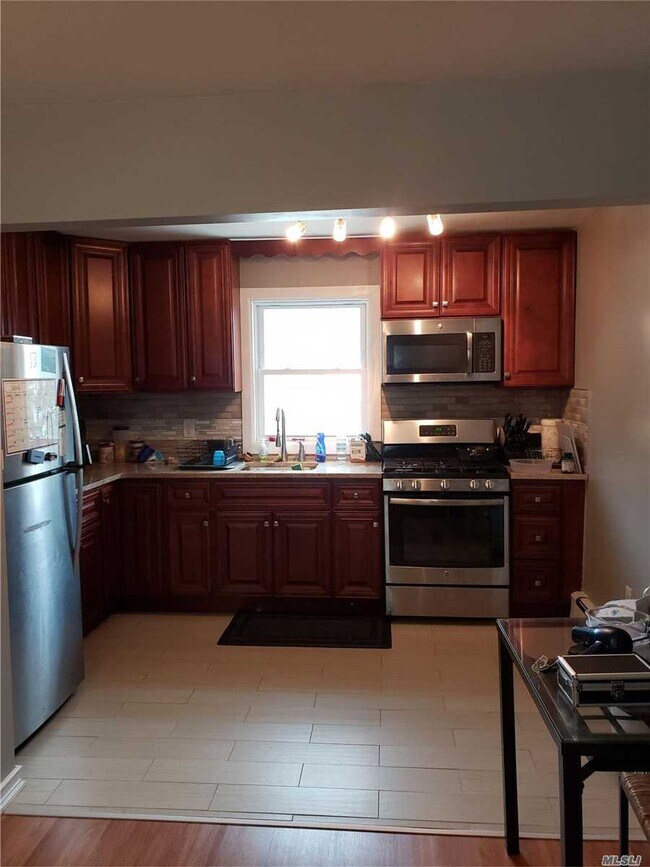 Building Photo - 255 Litchfield Ave