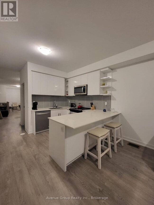Building Photo - 60 Hooyo Ter