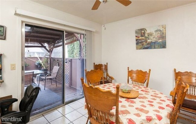 Building Photo - 3 br, 2 bath House - 415 E Oak St