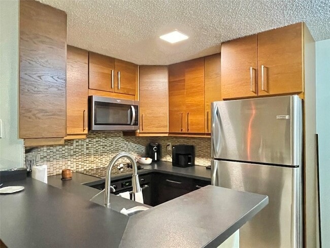 Building Photo - 851 Lyons Rd