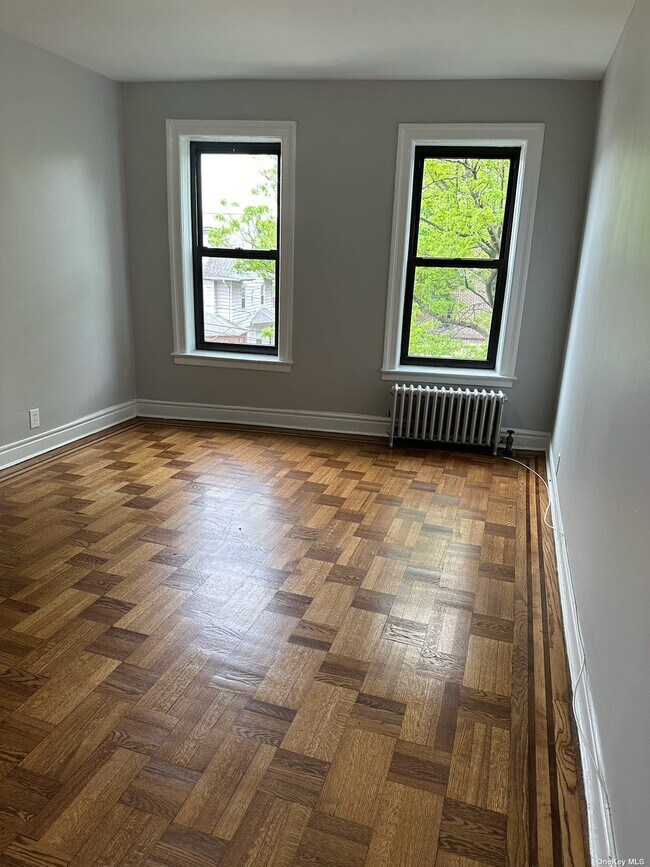 Foto del edificio - 157-11 Sanford Ave