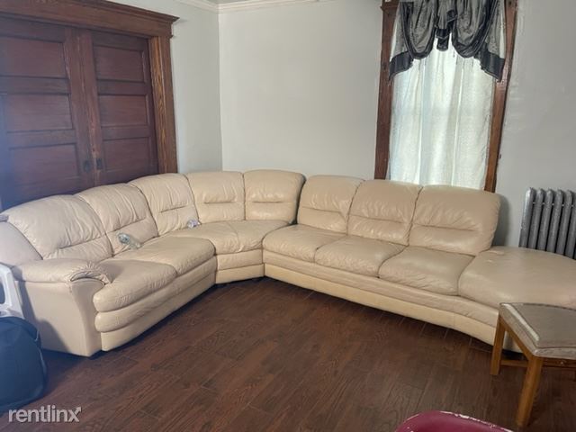 Foto del edificio - 4 br, 2 bath House - 10705 95th ave