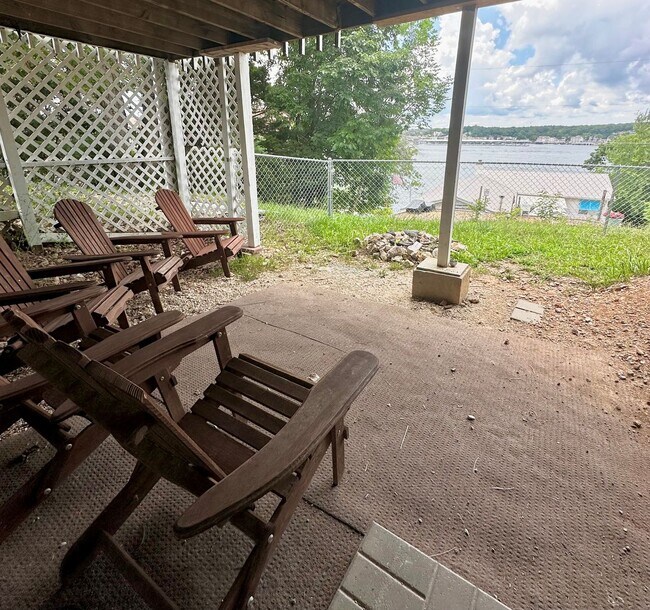 Foto del edificio - 4 Bedroom House with Lake views!