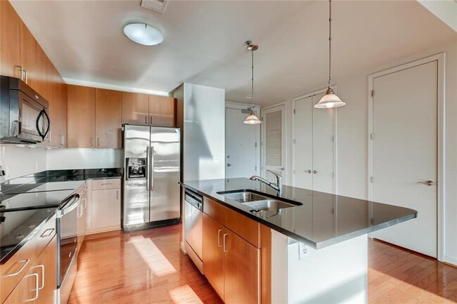 Building Photo - 711 Cosmopolitan Dr NE