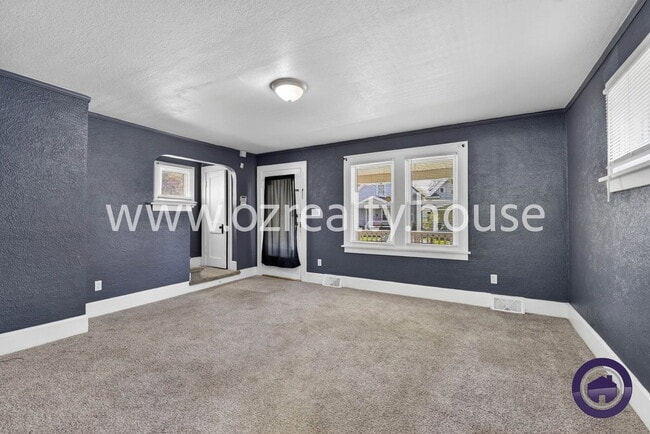 Building Photo - 2040 Berkshire Pl