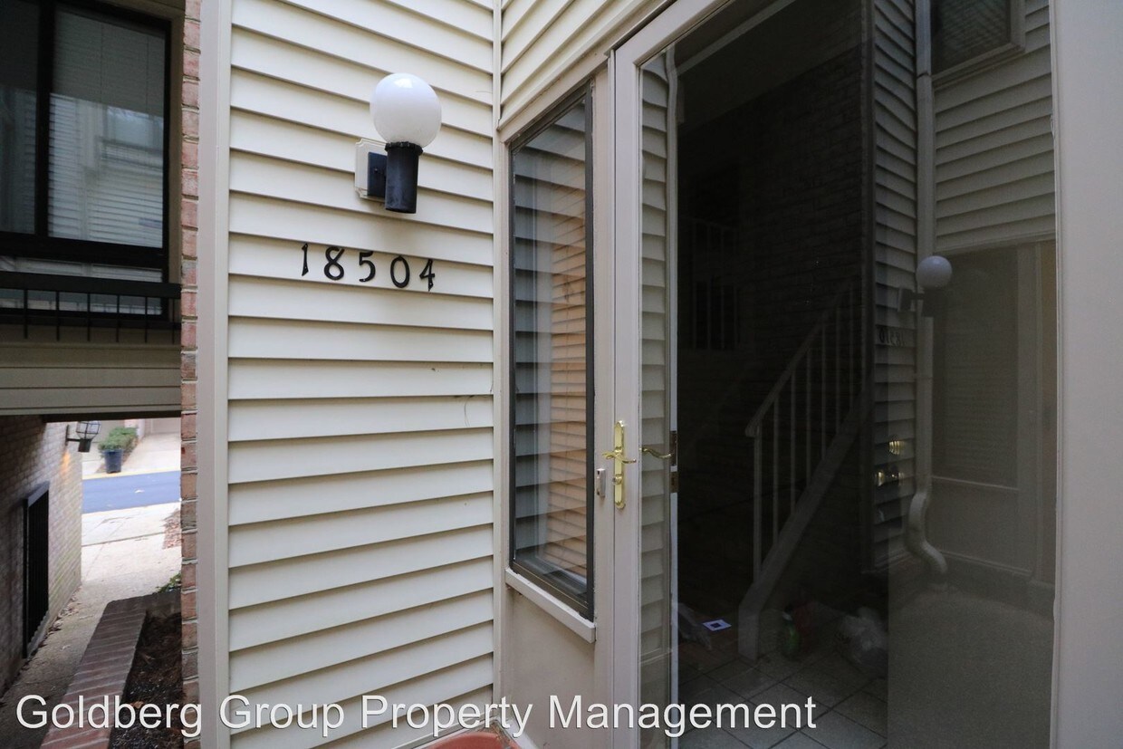 Primary Photo - 18504 Locust Point Ct
