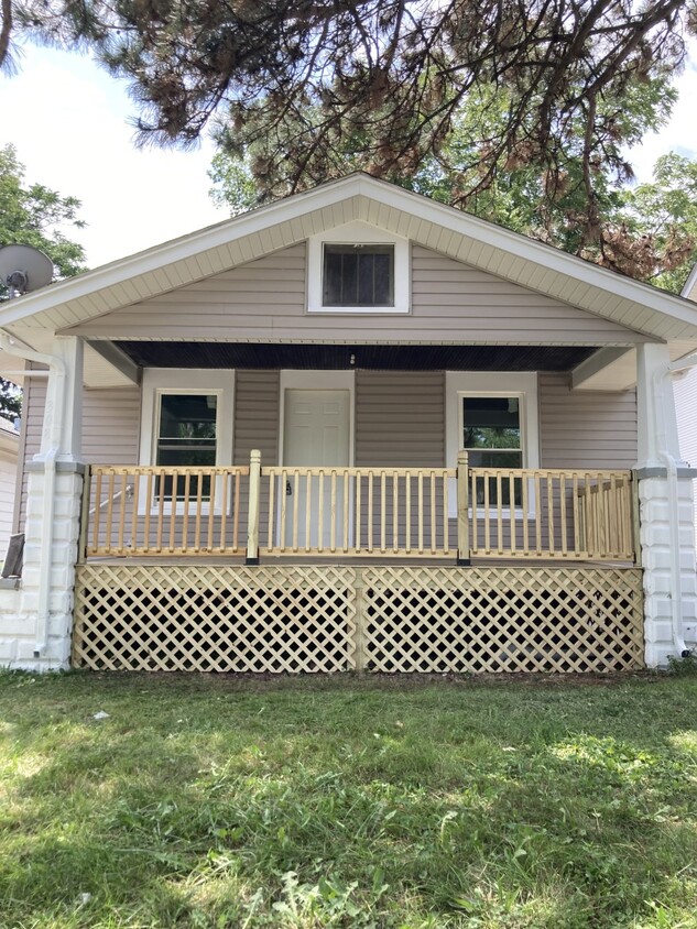 Primary Photo - 308 E Virginia Ave