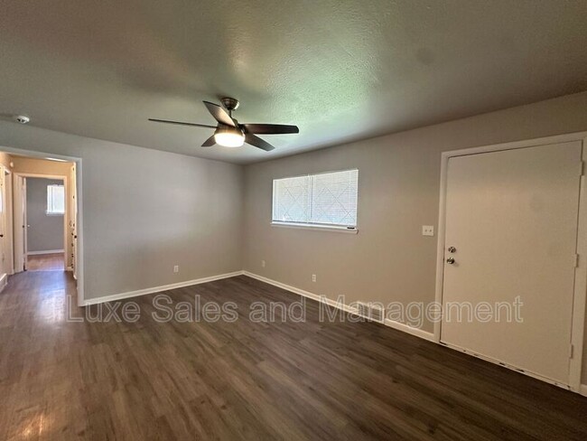 Building Photo - 407 W Fairchild Dr
