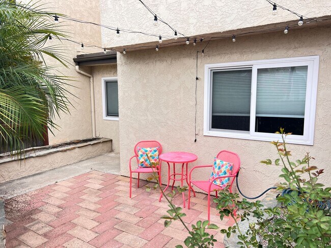 Foto del edificio - 2 Master Bedroom & Bath Plus 1/2 Bath Town...