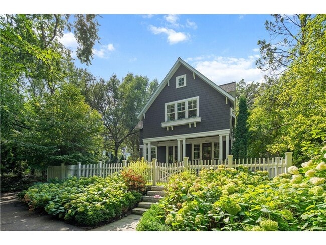 Foto del edificio - 2820 W Lake of the Isles Pkwy