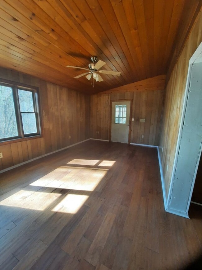 Building Photo - $1,600 - 2 Bedroom, 1.5 Bathroom Unfurnished House with Bonus Room in Sylva, Very Close to WCU