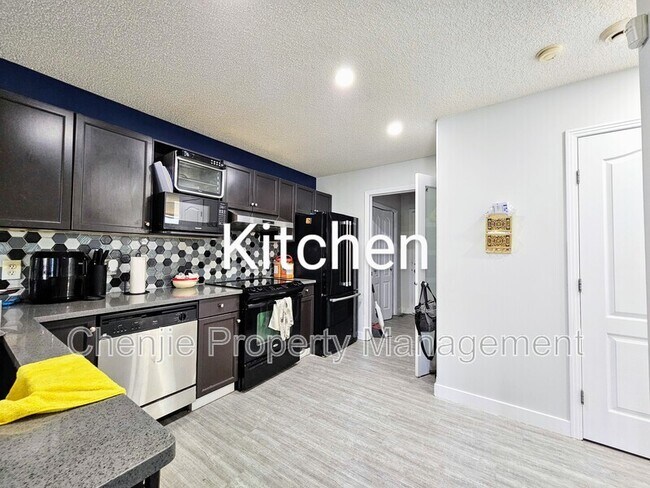 Photo du bâtiment - 5254-162A 162A Ave