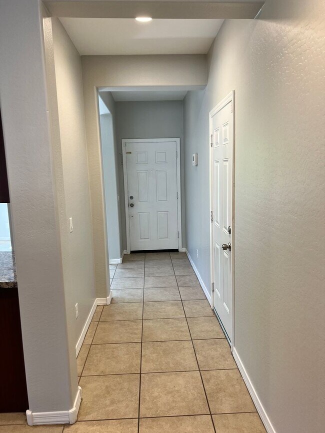 Foto del edificio - Your Dream Home on Sunflower Ln!