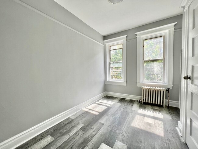 Building Photo - 100 Romaine Ave