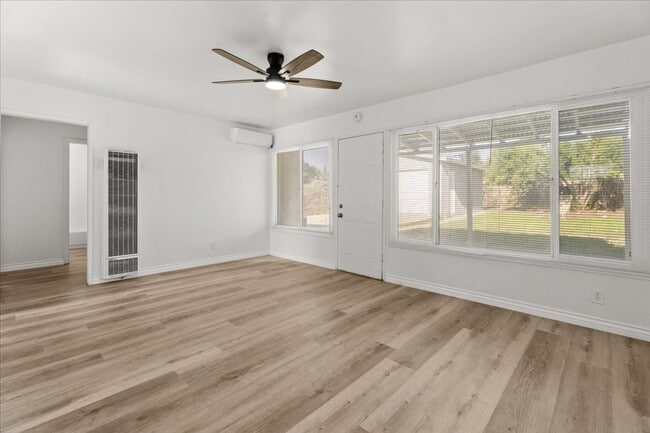 Building Photo - Single Story 4 Bedroom Home with Yard and Detached Garage in Montclair