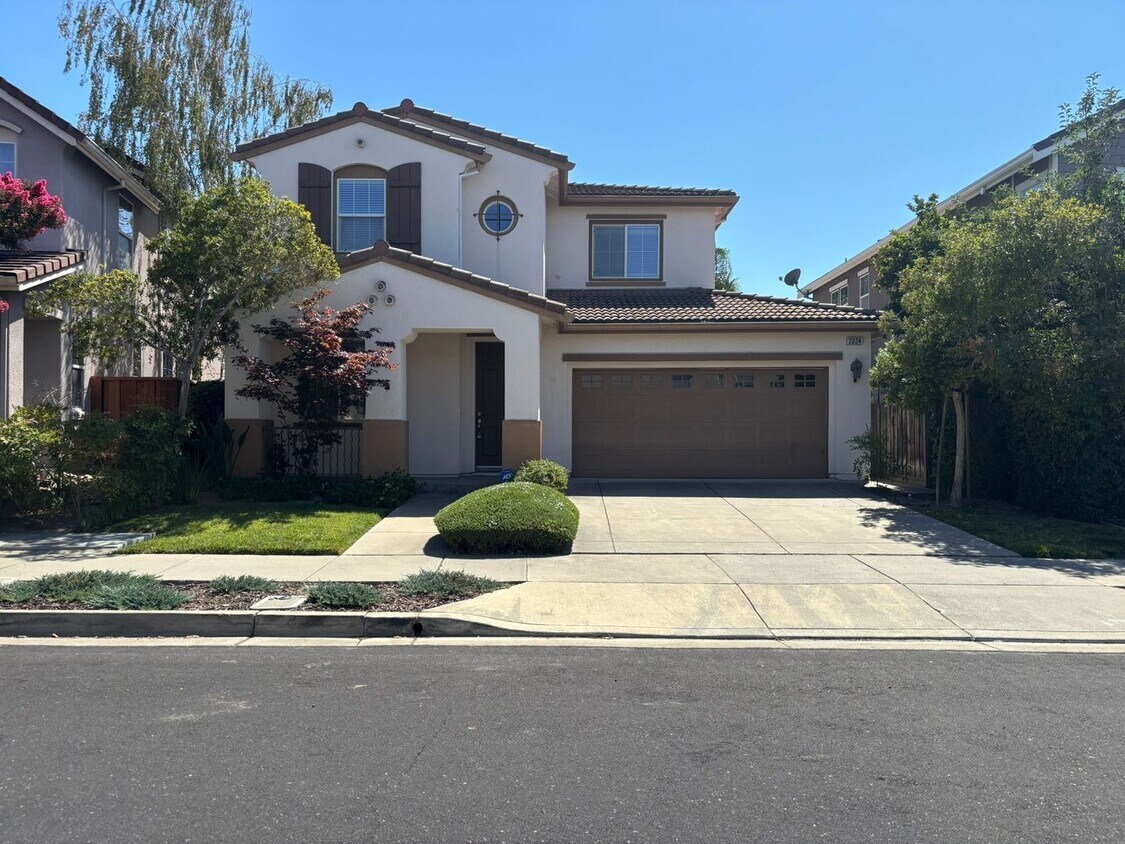 Foto principal - Spacious 4 bed/3 bath home in San Ramon