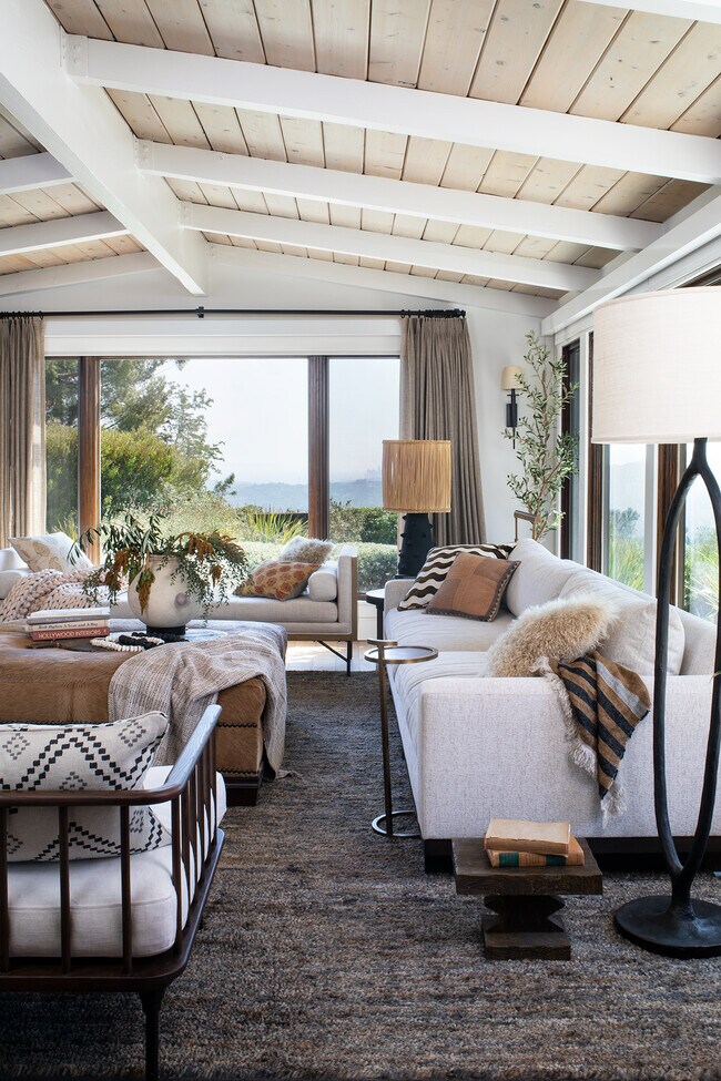 Living - 243 Taos Rd