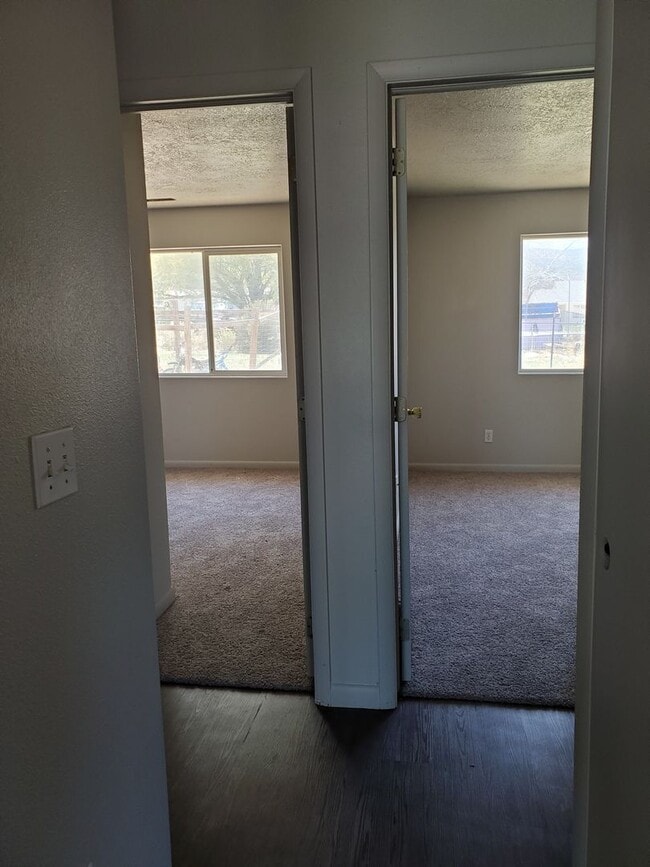 Building Photo - Duplex in Central Cedar City