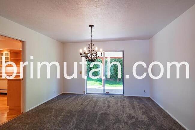 Foto del edificio - 4823 S. Naniloa Dr.