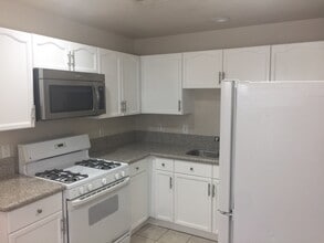 Building Photo - 424 Pine Haven St